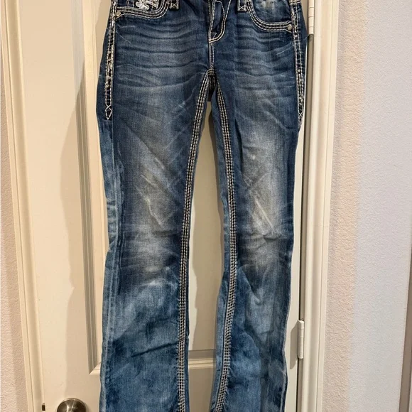 Stylish Blue Denim Jeans - Picture 1 of 3